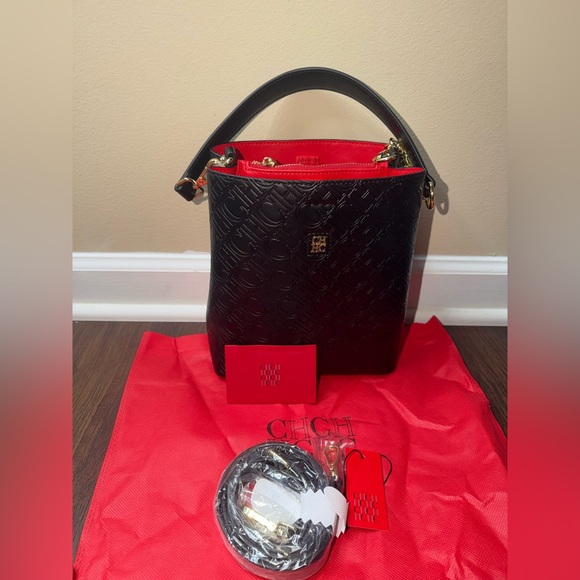 Luxury Carolina Herrera Women’s Handbag - Picture 10 of 12